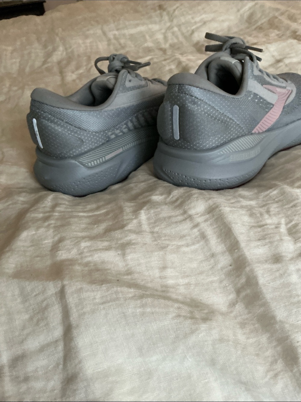 New Brooks Adrenaline gts 24. Size 81/2(D) Wide - Picture 2 of 3